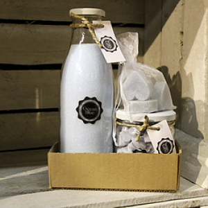 Gift set 'Ocean Blue' - Glass bottle Salt Scrub 750ml, Glass pot Mini Hand Soap 450gr, 1 piece of Soap