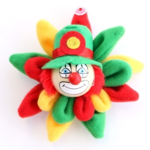 Broche clown rood geel groen op bloem