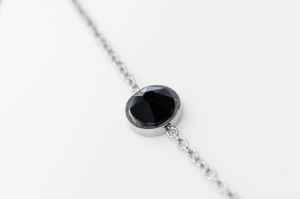 FriendsDesign - Inge's Bracelet - Black - Deze armband is in lengte verstelbaar van 16cm tot 19cm - Onze sieraden zijn gemaakt van stainless steel met Swarovski elementen en zijn hypoallergeen