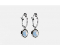 FriendsDesign - Inge's Earstuds - Opal White - Onze sieraden zijn gemaakt van stainless steel met Swarovski elementen en zijn hypoallergeen