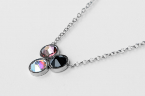 FriendsDesign - Suzanne's Necklace - Black mix - Deze ketting is in lengte verstelbaar van 41cm tot 46cm - Onze sieraden zijn gemaakt van stainless steel met Swarovski elementen en zijn hypoallergeen