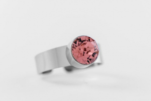 FriendsDesign - Jose's Ring - Wine Red - Deze ring is in grootte verstelbaar - Onze sieraden zijn gemaakt van stainless steel met Swarovski elementen en zijn hypoallergeen