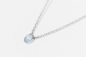 FriendsDesign - Inge's Necklace - Opal White - Deze ketting is in lengte verstelbaar van 40cm tot 45cm - Onze sieraden zijn gemaakt van stainless steel met Swarovski elementen en zijn hypoallergeen
