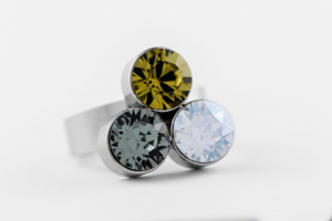 FriendsDesign - Suzanne's ring - Olive mix - Onze sieraden zijn gemaakt van stainless steel met Swarovski elementen. Deze ring is in grote verstelbaar en hypoallergeen