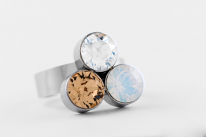 FriendsDesign - Suzanne's ring - Topaas mix - Onze sieraden zijn gemaakt van stainless steel met Swarovski elementen. Deze ring is in grote verstelbaar en hypoallergeen