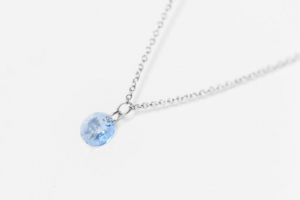 FriendsDesign - Tanja's Necklace - Sky Blue - Deze ketting is in lengte verstelbaar van 40cm tot 45cm - Onze sieraden zijn gemaakt van stainless steel met Swarovski elementen en zijn hypoallergeen