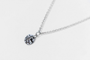 FriendsDesign - Tanja's Necklace - Clear Black - Deze ketting is in lengte verstelbaar van 40cm tot 45cm - Onze sieraden zijn gemaakt van stainless steel met Swarovski elementen en zijn hypoallergeen