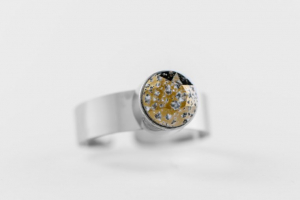 FriendsDesign - Tanja's Ring - Clear Gold - Deze ring is in grootte verstelbaar - Onze sieraden zijn gemaakt van stainless steel met Swarovski elementen en zijn hypoallergeen