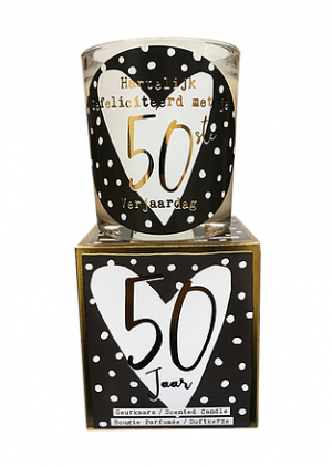 Giftbox - 50 jaar - tekst glas: HG met je 50ste verjaardag - Jar Candle - Vanilla - Een heerlijke zachte vanille geur - Brandtijd: +/- 45 uur Formaat kaars : 72x80 mm - Formaat box: 80x90mm