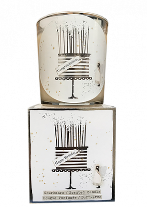 Giftbox - Happy Birthday - tekst glas: Congratulations - Jar Candle - Vanilla - Een heerlijke zachte vanille geur - Brandtijd: +/- 45 uur Formaat kaars : 72x80 mm - Formaat box: 80x90mm