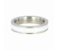 Elegante 4,5mm zilverkleurige edelstalen ring met glad gepolijst wit keramiek. Maat 18. Blijft mooi, verkleurt niet en is hypoallerge