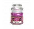 Little Jar Candle - Damson Rose -Deze geur combineert de fluweelzachte tonen van de majestueuze roos met de vrucht van wilde damast - Brandtijd: +/- 30 uur Formaat: 85 × 60 mm -